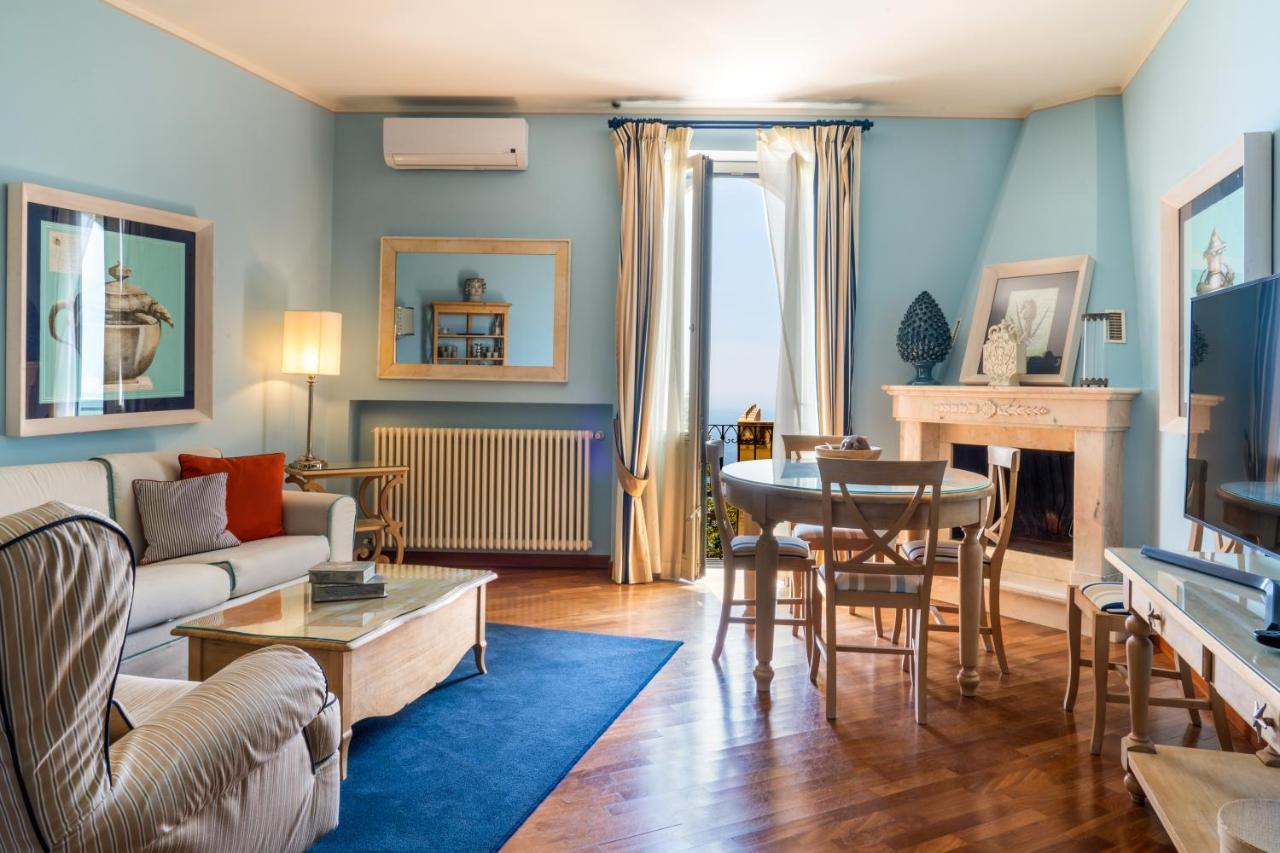 Hotel Villa Carlotta Taormina Bagian luar foto